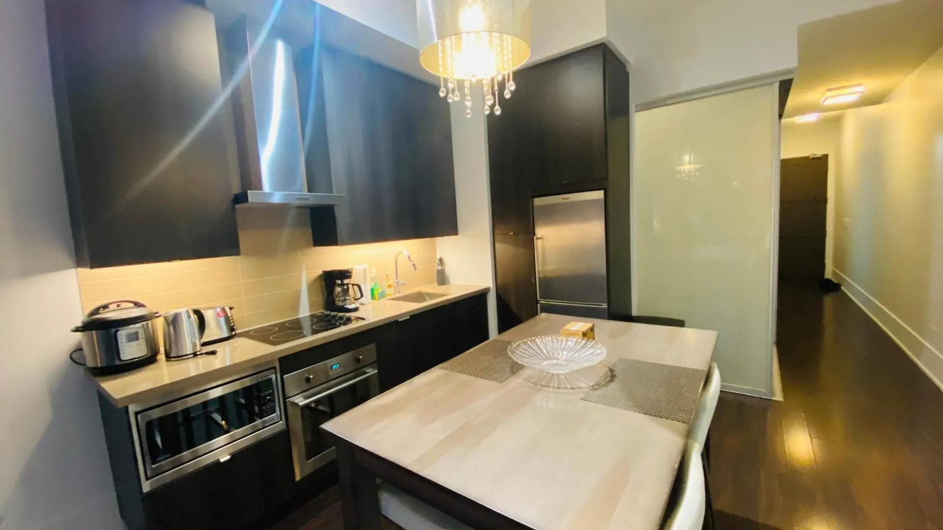Rivetstays - The Atmos II Toronto Apartment