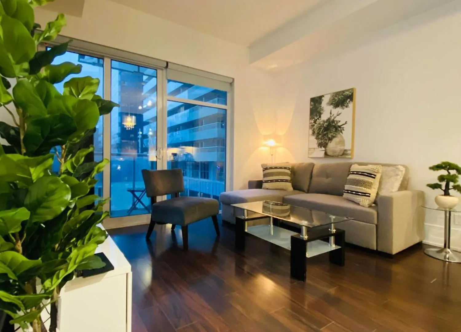 Rivetstays - The Atmos II Toronto 0*,