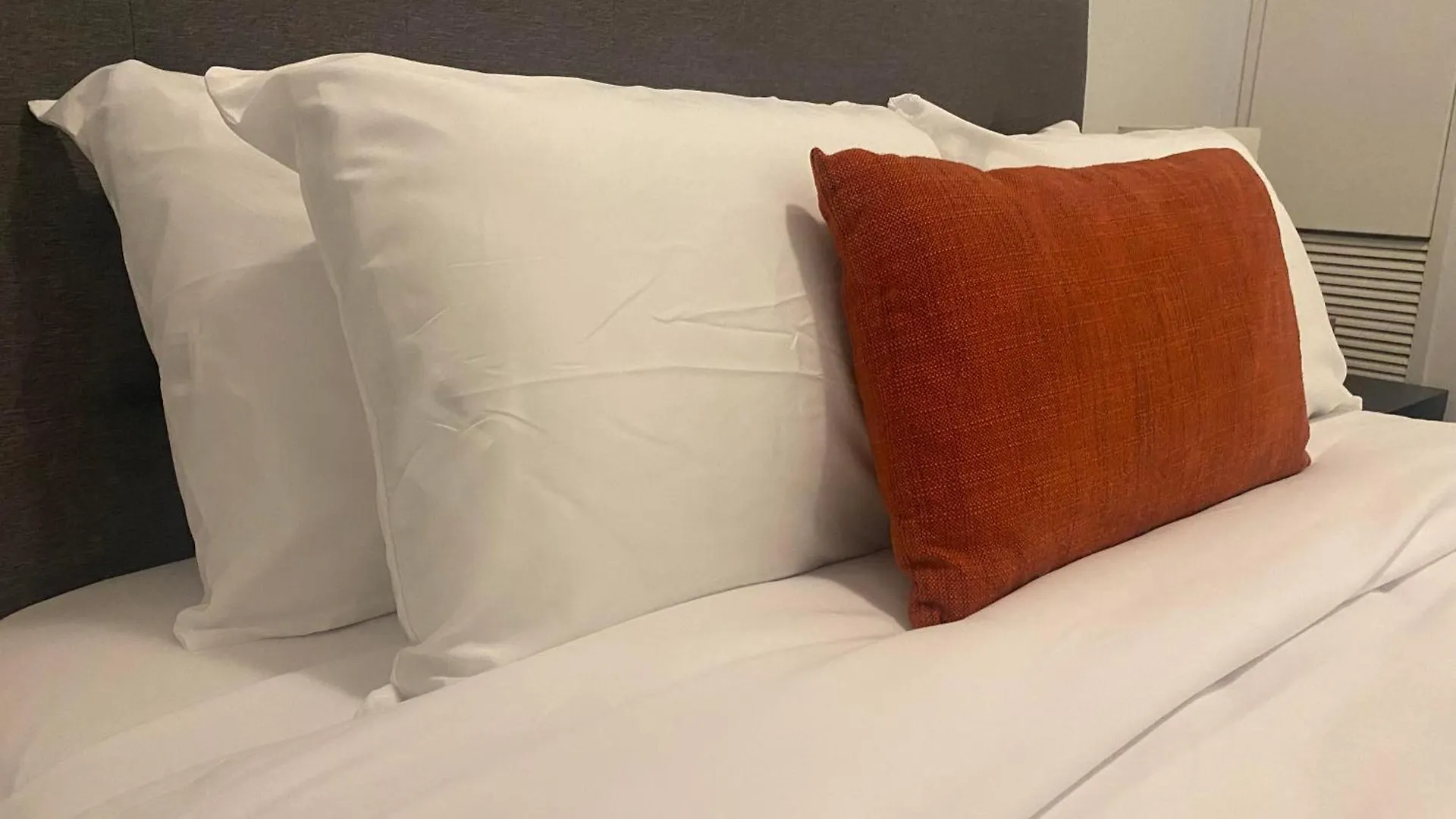 Rivetstays - The Atmos II Toronto Apartment
