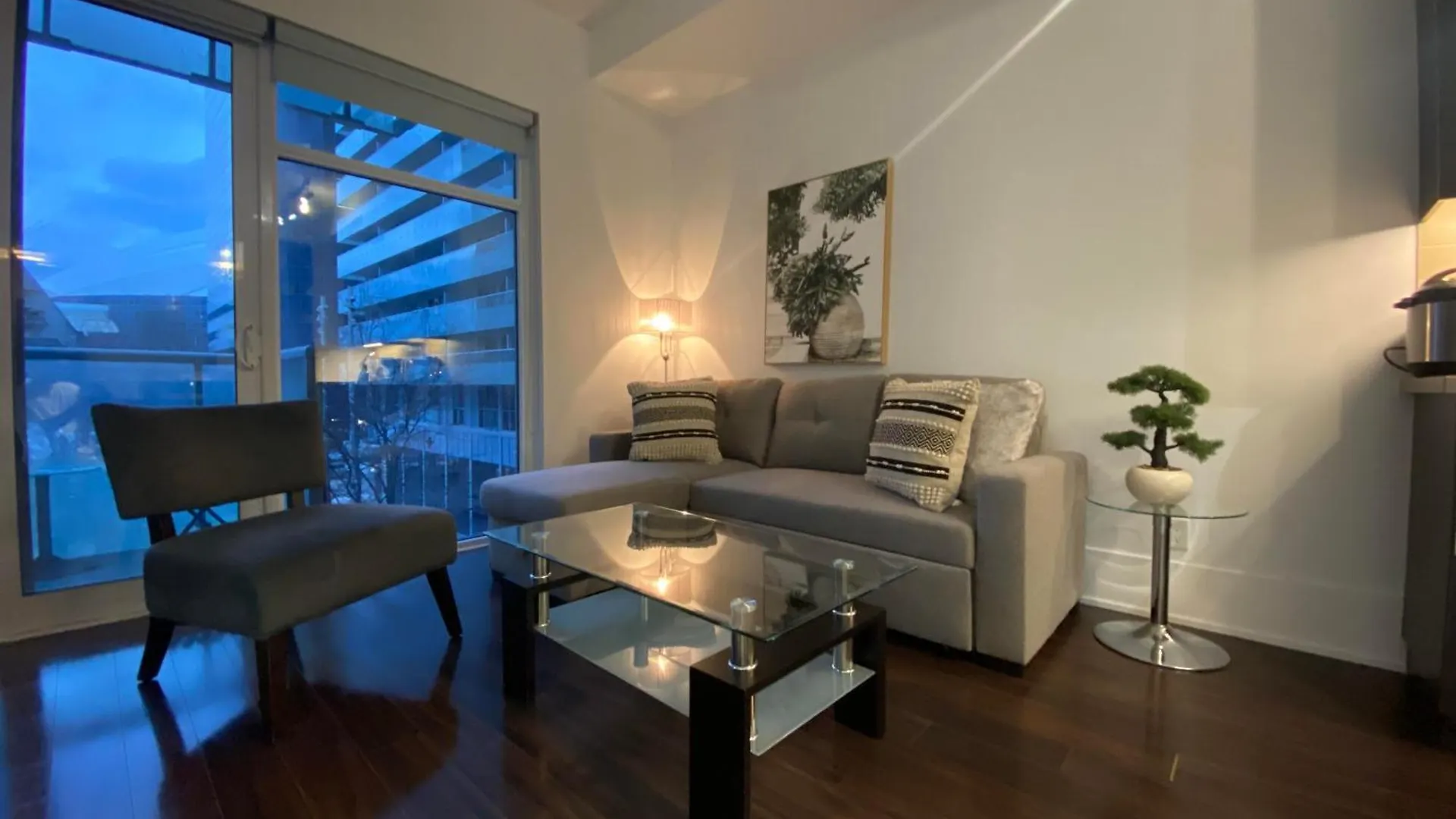 Rivetstays - The Atmos II Toronto 0*,  Kanada
