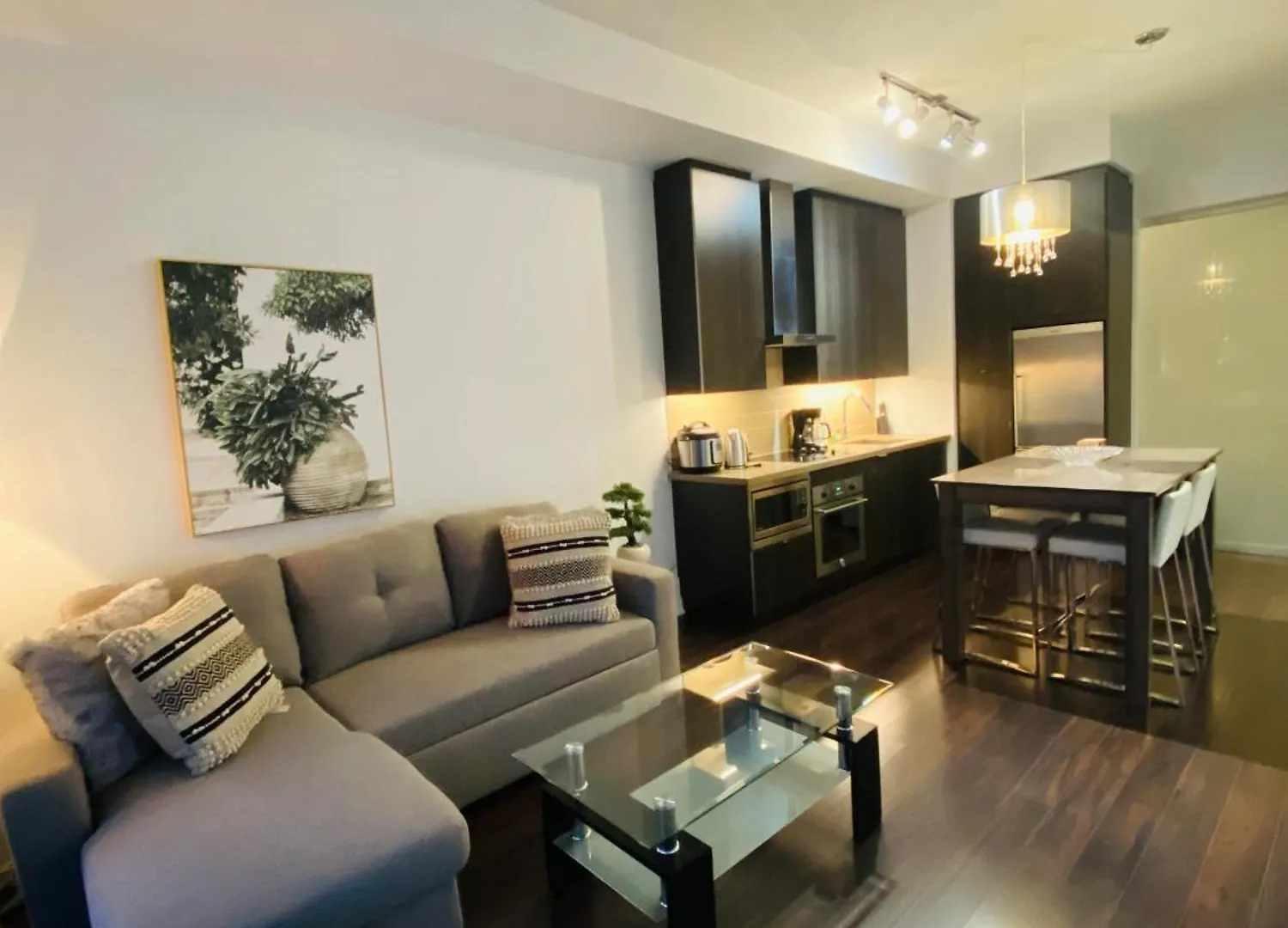 Rivetstays - The Atmos II Toronto Kanada